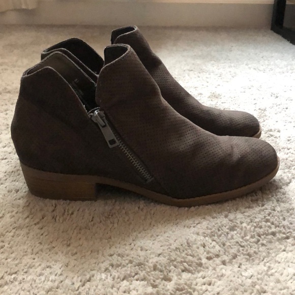 Universal Thread Booties - Picture 2 of 8